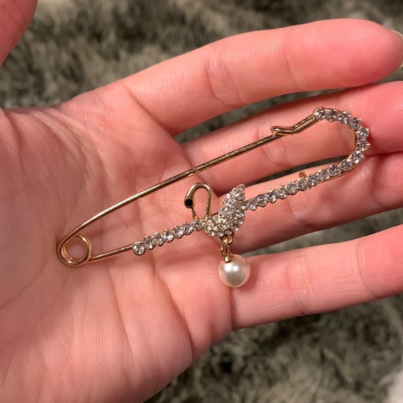 🆕✨ Swan Brooch Pin Kilt Skirt Pin 🧷🦢 - Picture 1 of 3